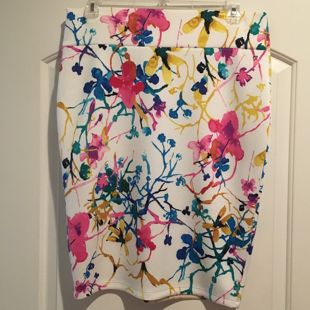 Thalia❤️Sodi straight pencil skirt.